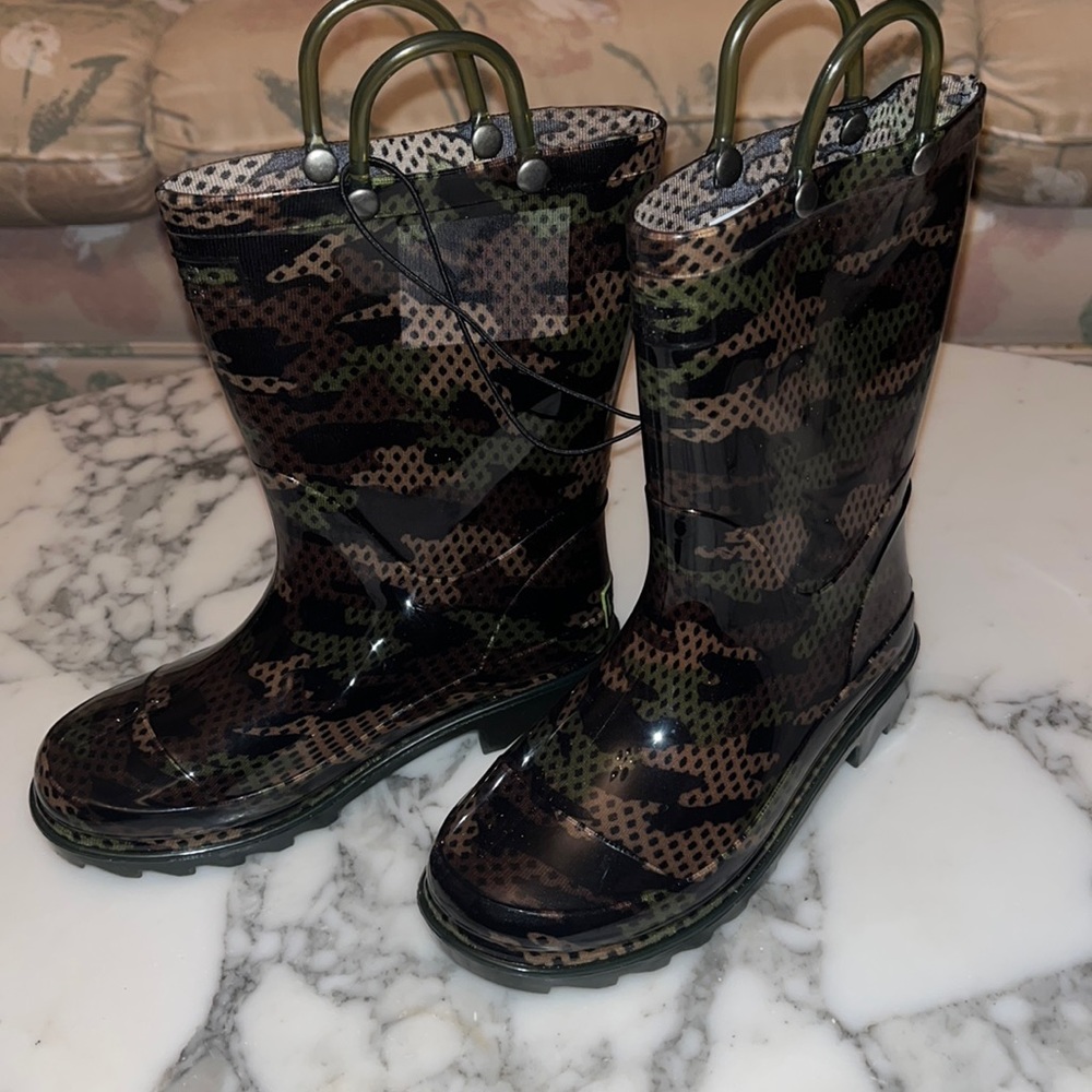 Western Chief woodland camo lighted brown size 11/12